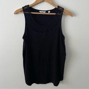 3/$30💚Reitmans black sleeveless tank top with crochet neckline size xsmall